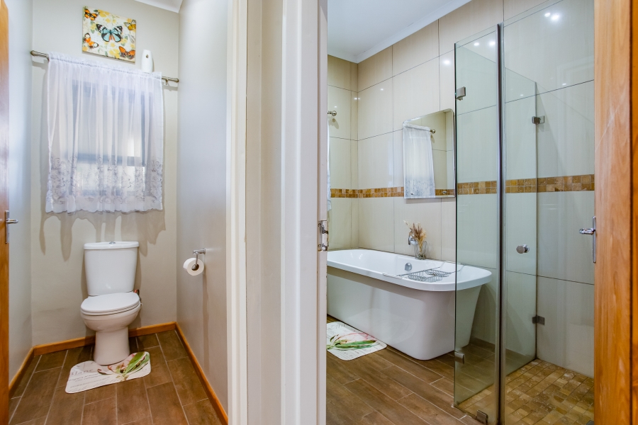 4 Bedroom Property for Sale in Nuwe Uitsig Western Cape